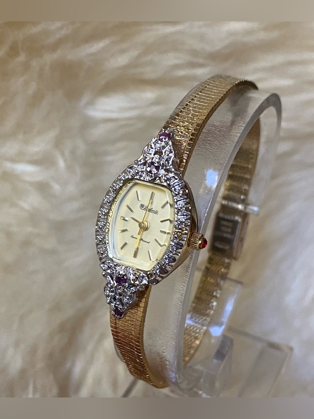 Beautiful Vintage Signed Ladies Dufonte Lucien Piccard with Ruby stones